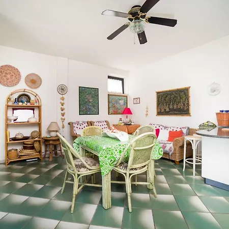 Hébergement de vacances Sul Lungomare Con Terrazzo *